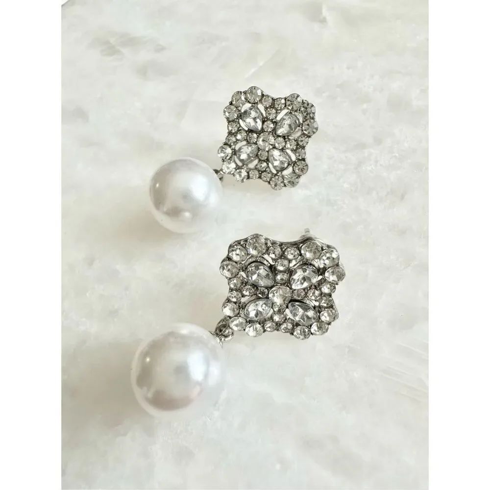 Sparkly pearl flower stud dangle earrings 